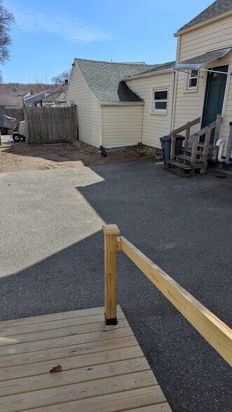 More Photos Of 160 Lynn St, Peabody Freestanding For Sale