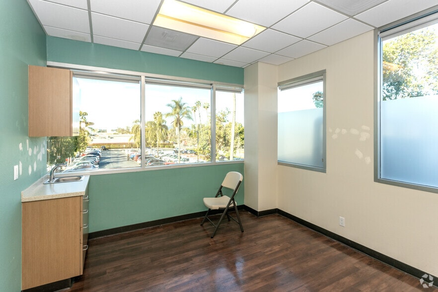 More Photos Of 488 E Valley Pky, Escondido Medical For Lease
