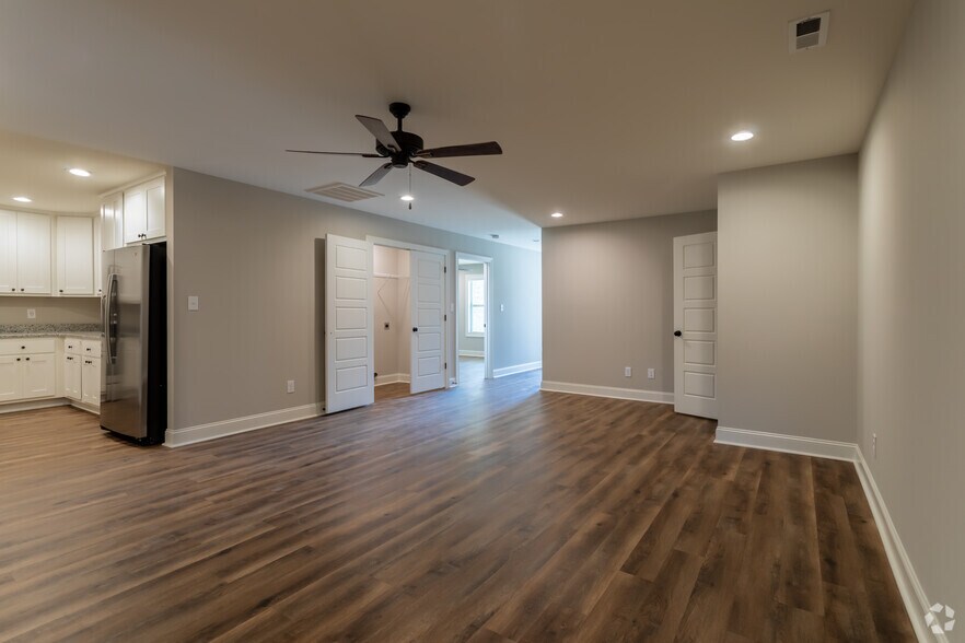 More Photos Of 18103 Mae Cir, Athens Apartments For Sale