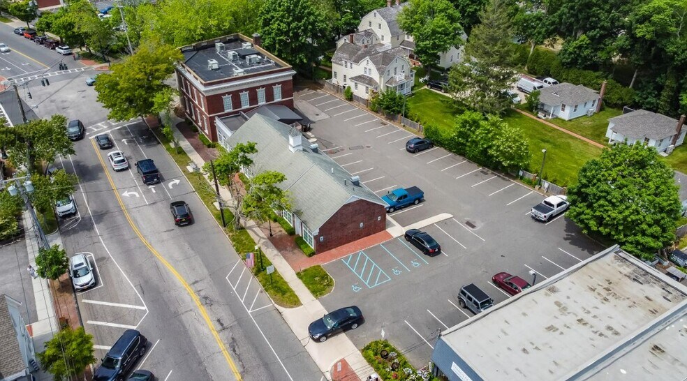 More Photos Of 1 Hampton Rd, Southampton Storefront Retail Office For Sale