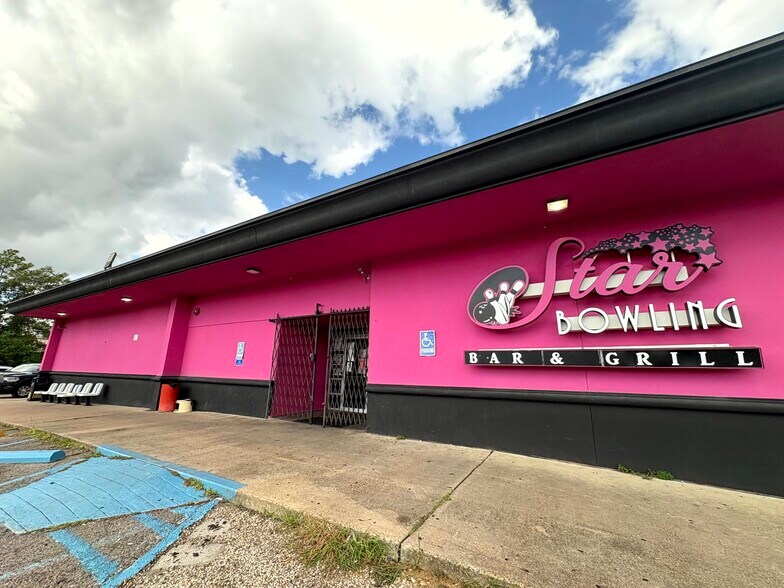 More Photos Of 4180 Pinkston St, Beaumont Bowling Alley For Sale