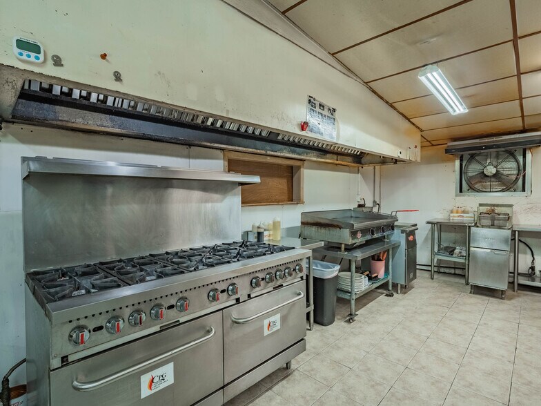 More Photos Of 424 N Texas St, De Leon Restaurant For Sale