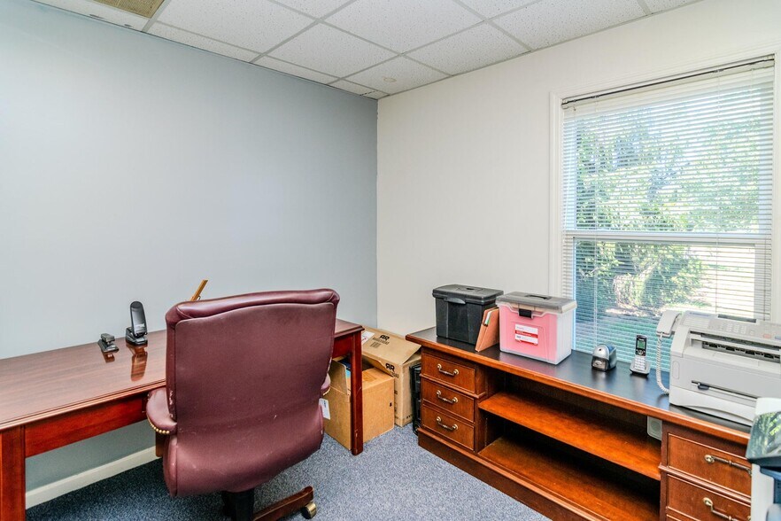More Photos Of 100-102 Consumer Ln, Frankfort Office For Sale