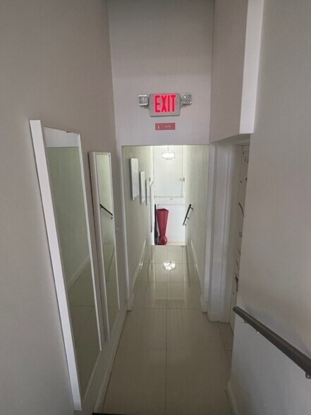More Photos Of 2400 E Oakland Park Blvd, Fort Lauderdale Storefront Retail Office For Lease