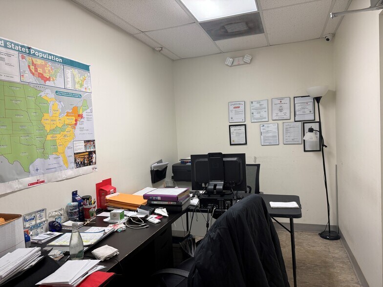 More Photos Of 14000-14046 NW 82nd Ave, Miami Lakes Light Distribution For Lease