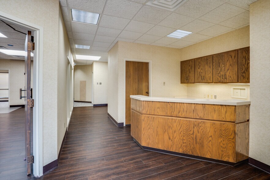 More Photos Of 2716 Commerce St, Wichita Falls Industrial For Sale