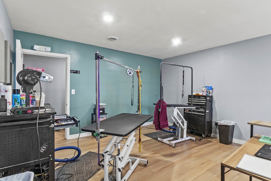 More Photos Of 643 Bodey Cir, Urbana Storefront Retail Office For Sale