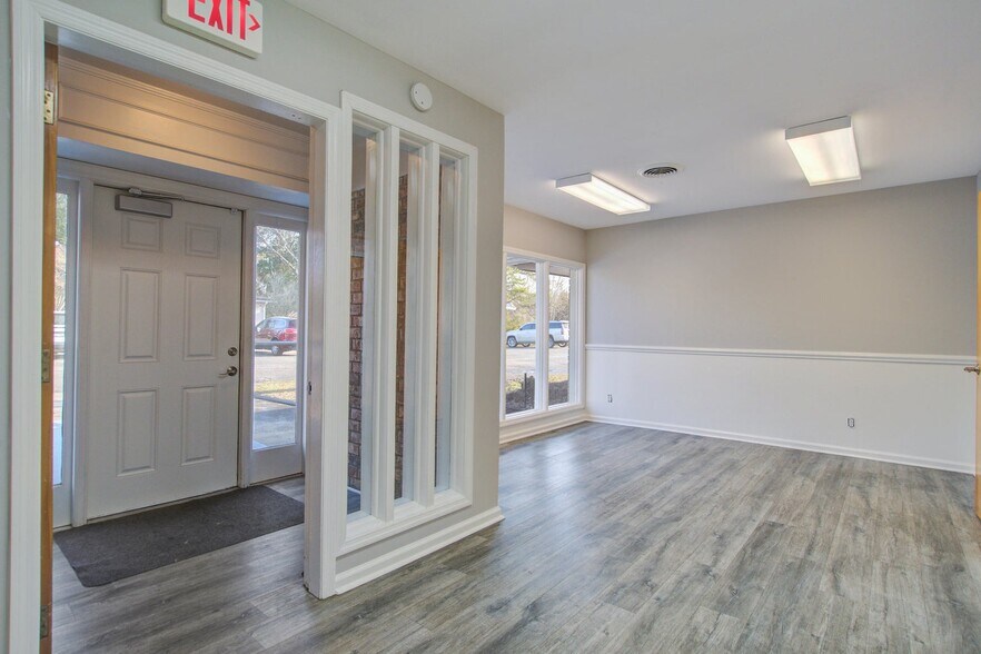 More Photos Of 137 Cedar Dr, Saint Stephen Office For Sale