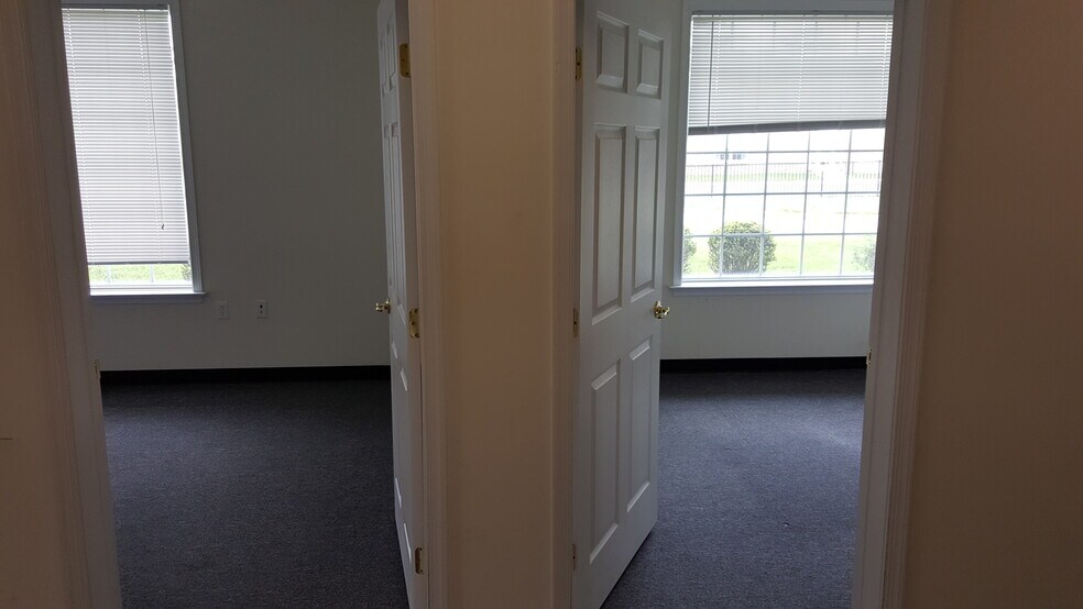 More Photos Of 665 S Carter Rd, Smyrna Office For Lease