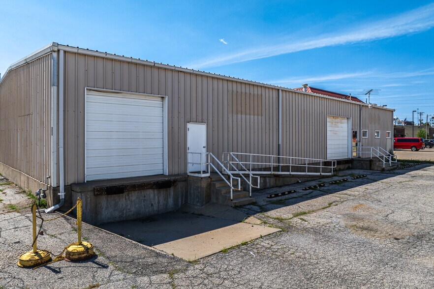 More Photos Of 624 S 7th St, Saint Joseph Industrial For Sale