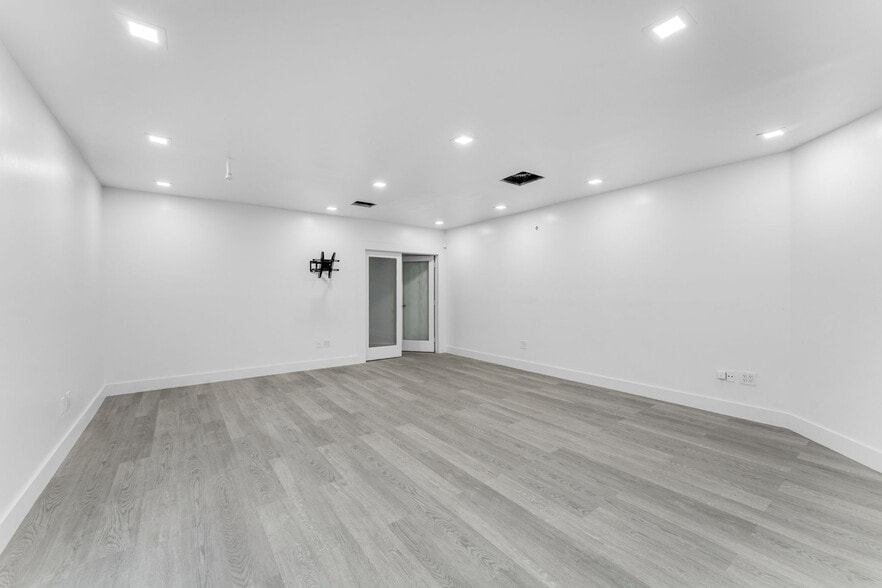 More Photos Of 9450 NW 58th St, Miami Warehouse For Sale