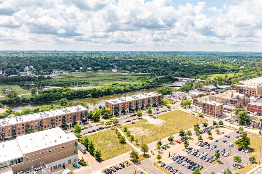 More Photos Of 160 S River St, Aurora Apartments For Sale