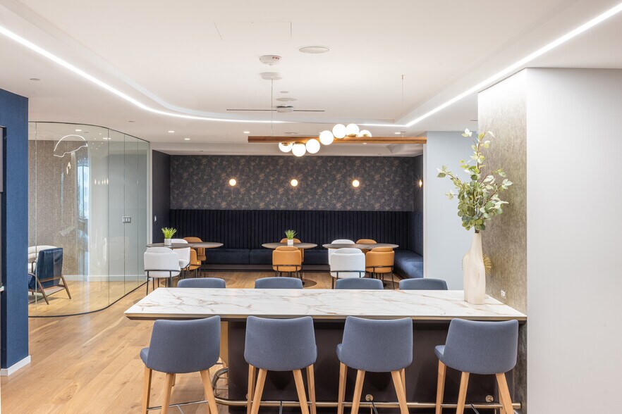 More Photos Of 7373 Wisconsin Ave, Bethesda Office For Lease