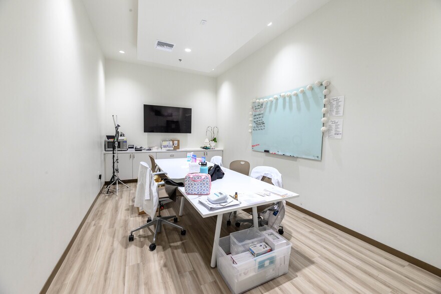 More Photos Of 5770 S Durango Dr, Las Vegas Medical For Sale