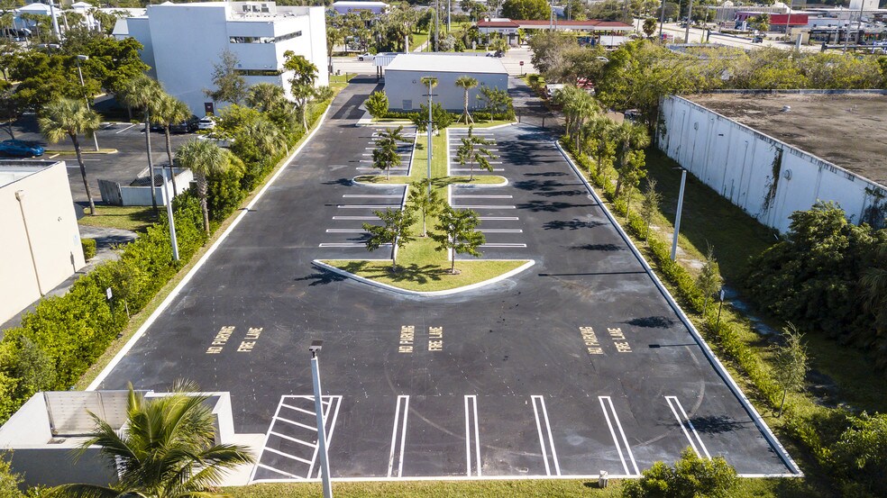 More Photos Of 1441 S Powerline Rd, Pompano Beach Auto Dealership For Lease