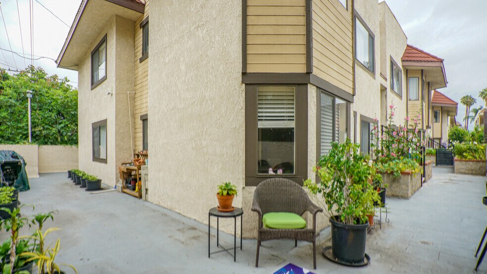 More Photos Of 517 Fischer St, Glendale Apartments For Sale