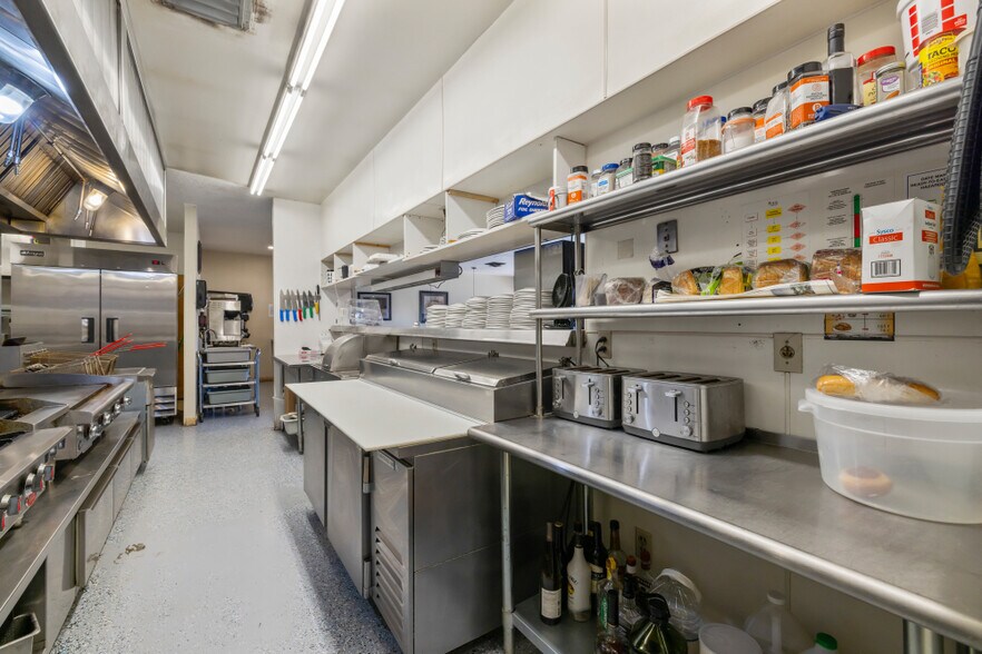 More Photos Of 2126 Broadway st, Malin Sports And Entertainment For Sale