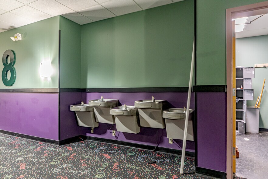 More Photos Of 250 Breighton Cir, Shelbyville Movie Theatre For Sale