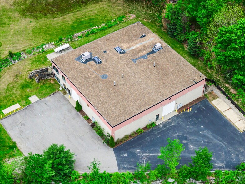 More Photos Of 35 Mill Street Central, Marlborough Warehouse For Lease