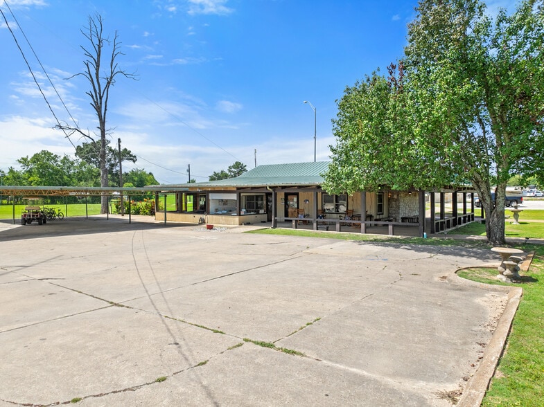 More Photos Of 10855 US Highway 69 N, Tyler Trailer Camper Park For Sale