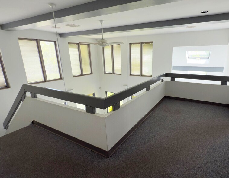 More Photos Of 121 Commercial Blvd, Blakeslee Office Residential For Lease