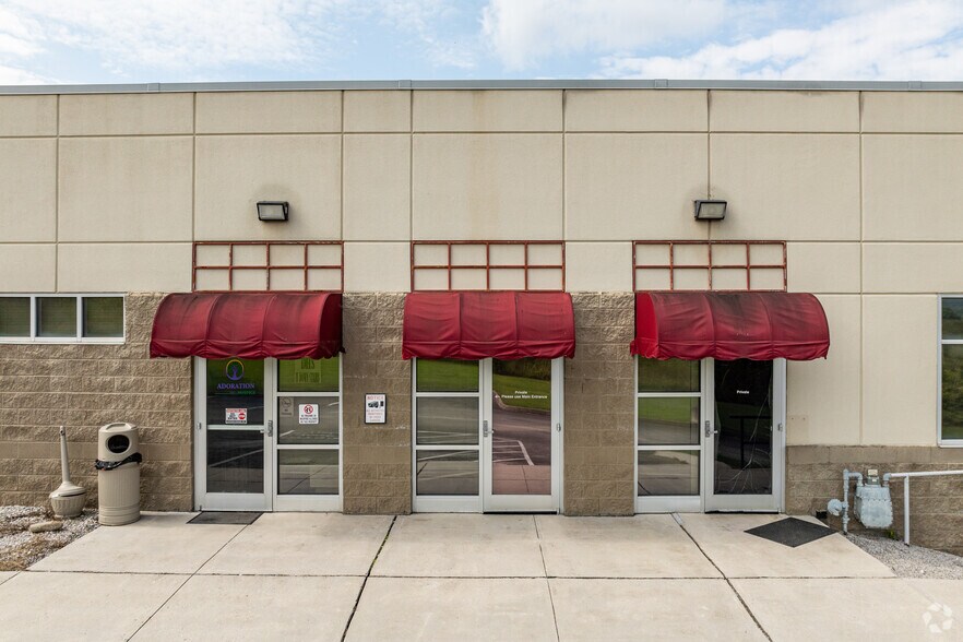 More Photos Of 2497 S Roane St, Harriman Medical For Lease