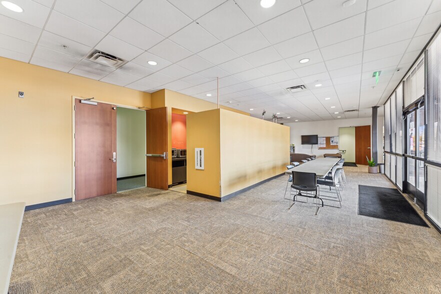 More Photos Of 7499 E Paradise Ln, Scottsdale Industrial For Lease