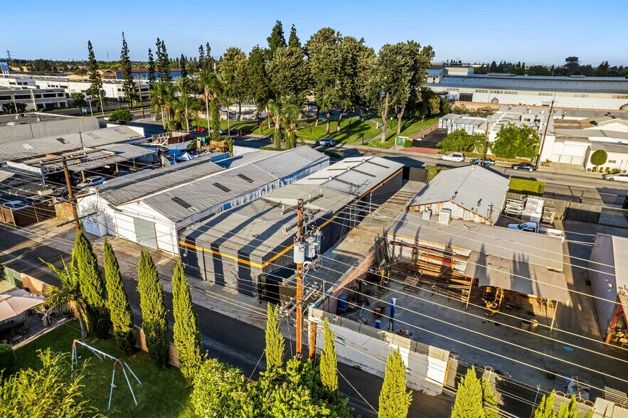 More Photos Of 15131 Illinois Ave, Paramount Warehouse For Sale