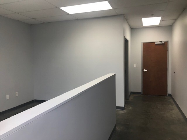 More Photos Of 307 N Rogers Rd, Irving Warehouse For Lease