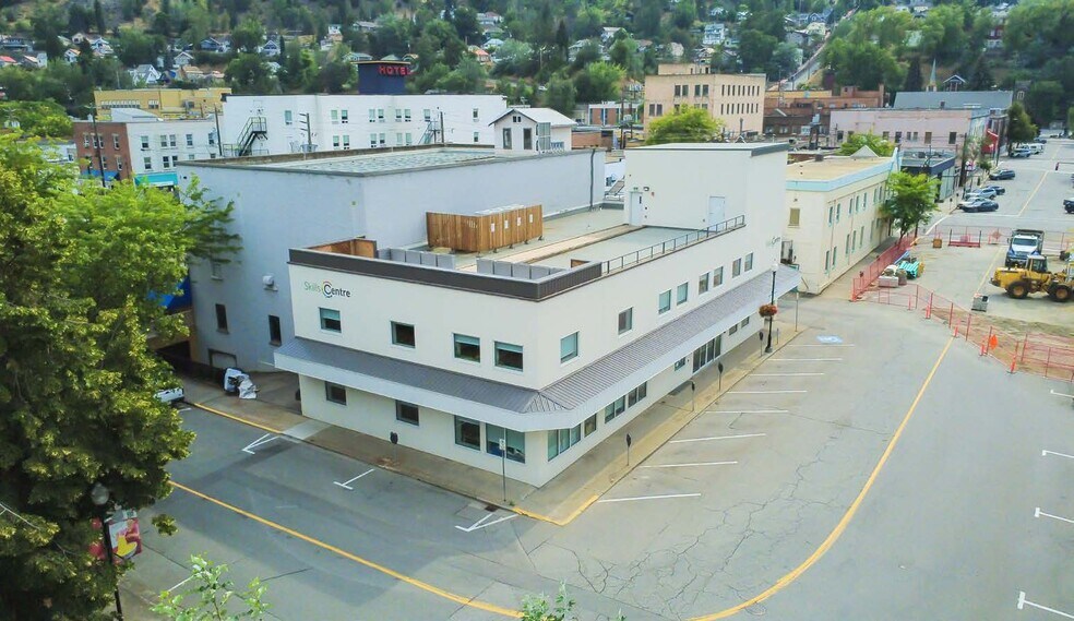 More Photos Of 1060 Eldorado St, Trail Office For Sale