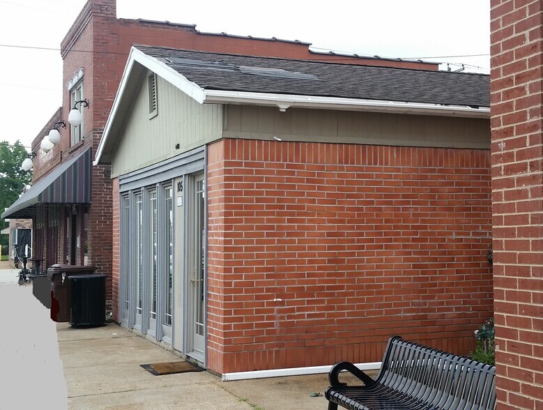 More Photos Of 105 S Linn Ave, Wentzville Coworking Space
