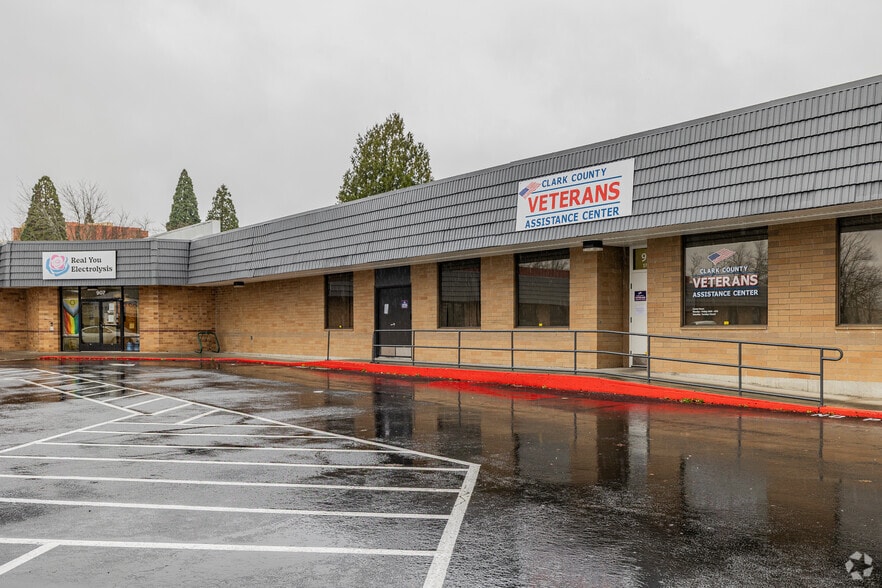 More Photos Of 907 Harney St, Vancouver Office For Lease