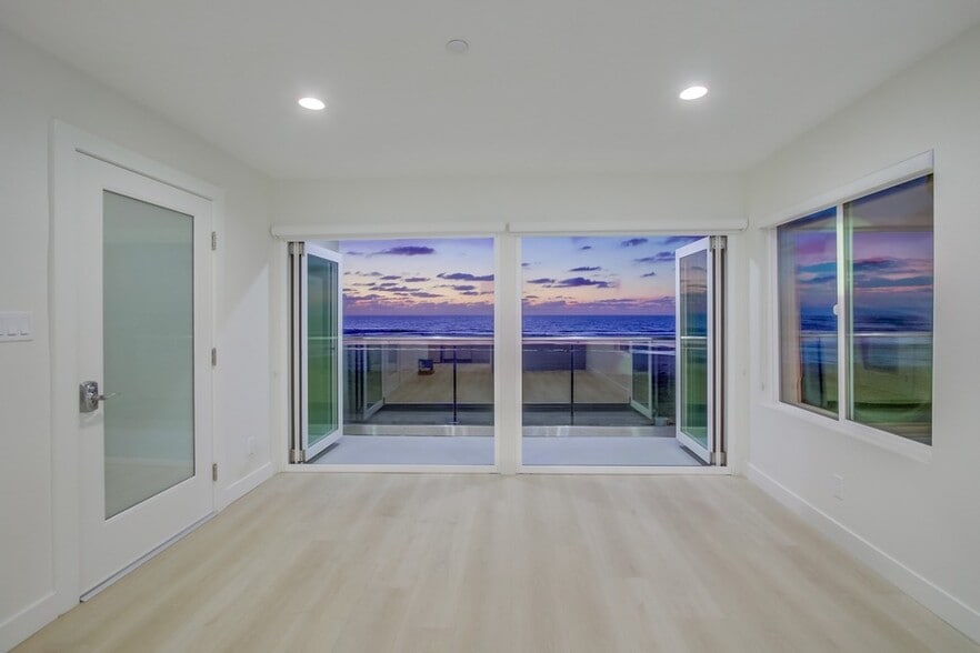More Photos Of 3449 Ocean Front Walk, San Diego Apartments For Sale