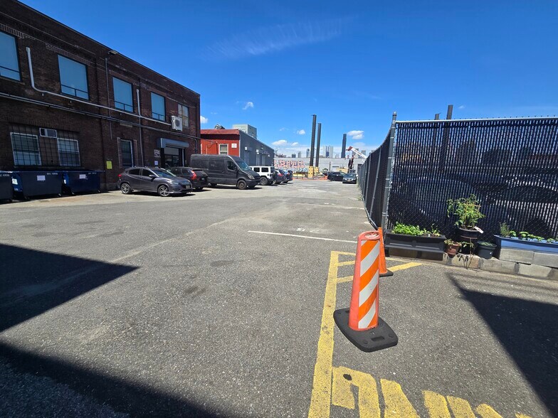 More Photos Of 51-69 9th St, Brooklyn Warehouse For Lease