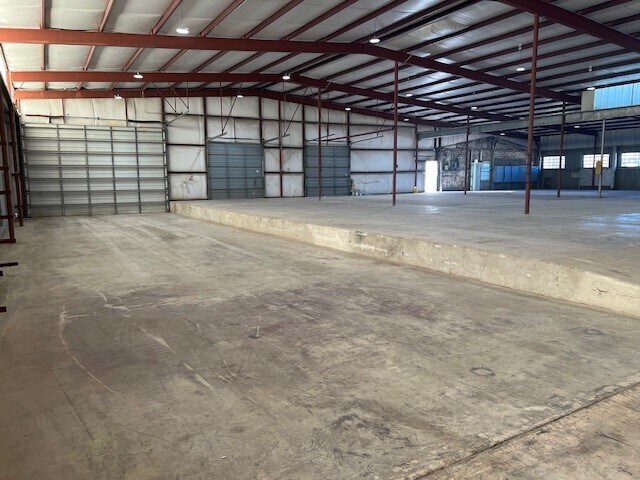 More Photos Of 6920 Gardner Rd, San Antonio Service For Sale