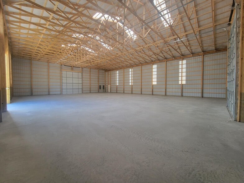 More Photos Of 36877 Bi State Blvd, Delmar Warehouse For Lease