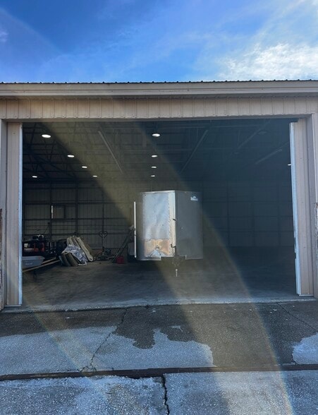 More Photos Of 291 American Spirit Rd, Winter Haven Warehouse For Lease