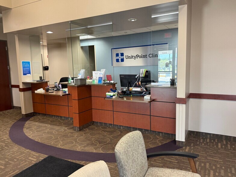 More Photos Of 1205 Copper Creek Dr, Des Moines Medical For Sale
