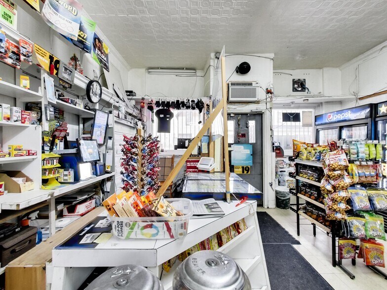 More Photos Of 44 Francis St, Hamilton Flex For Sale