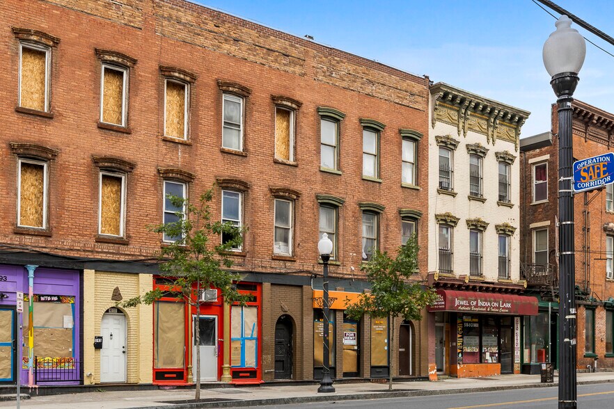 More Photos Of 189 Lark St, Albany Storefront Retail Residential For Lease