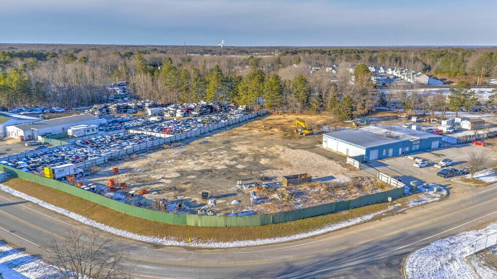 More Photos Of 43956 Commerce Ave, Hollywood Industrial For Lease