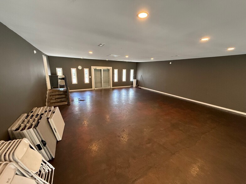 More Photos Of 621 Greenfield St, Wilmington Storefront Retail Office For Lease