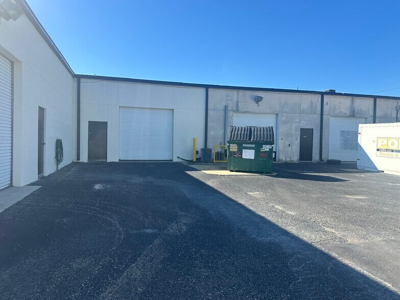 More Photos Of 105 N Falkenburg Rd, Tampa Flex For Lease