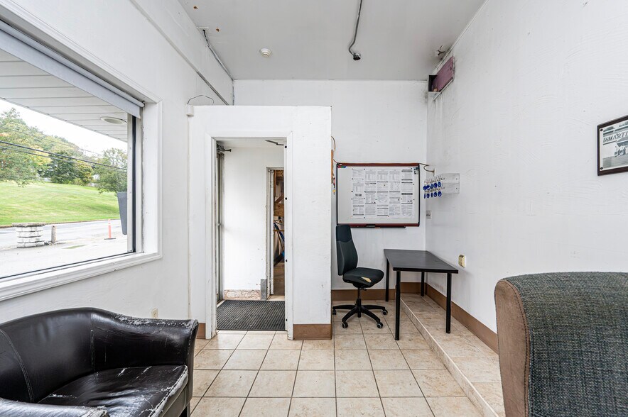 More Photos Of 305 Division St, Jeannette Distribution For Sale