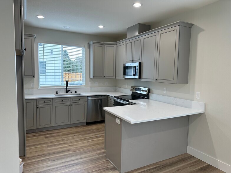 More Photos Of , Kelso Multifamily For Sale