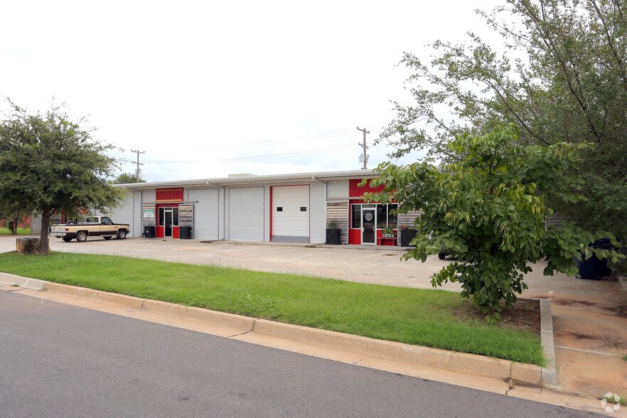 More Photos Of 44 NE 51st St, Oklahoma City Light Distribution For Lease