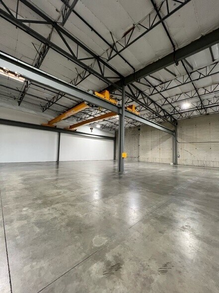 More Photos Of 15022 Puyallup St E, Sumner Distribution For Lease