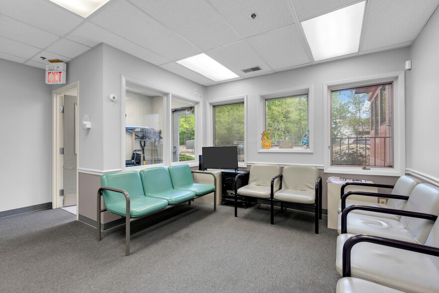 More Photos Of 501 Iron Bridge Rd, Freehold Medical For Sale