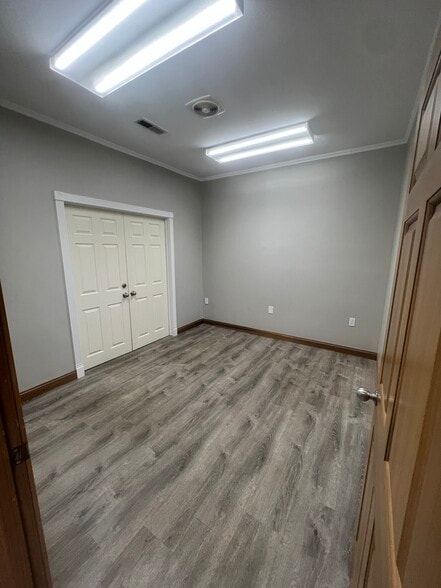 More Photos Of 1375 Kemper Meadow Dr, Forest Park Office Residential For Lease