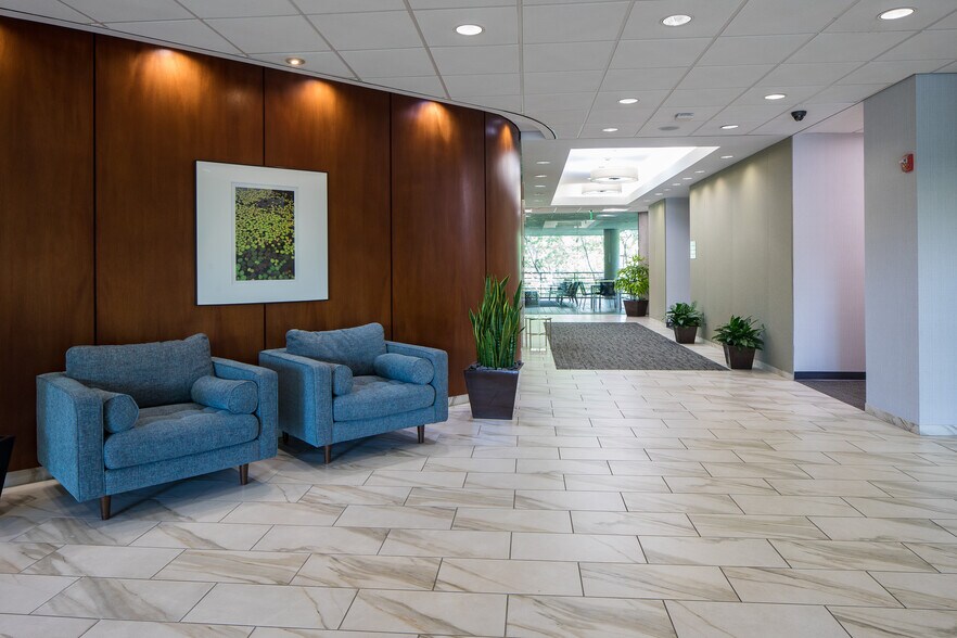 More Photos Of 280 Interstate N Cir, Atlanta Office For Lease